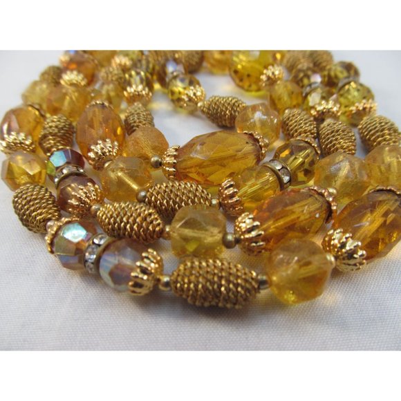 Vintage Long Faceted Glowing Yellow Vaseline Glass Beaded Necklace - Picture 9 of 13